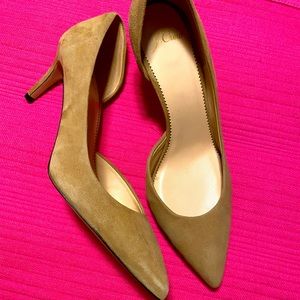JCrew tan suede pointed toe heels size 8 made in Italy. Very good condition